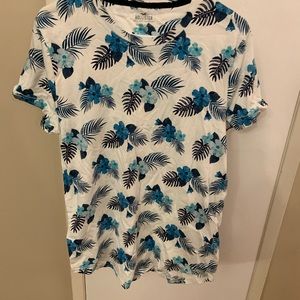 Hollister floral curved hem t